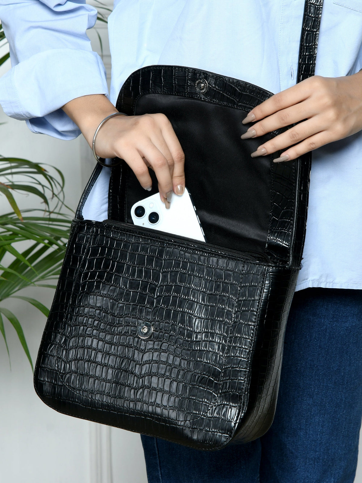 Classy Leather Bags Diva Black Croco Sling Bag - AVBL MRKT (9)