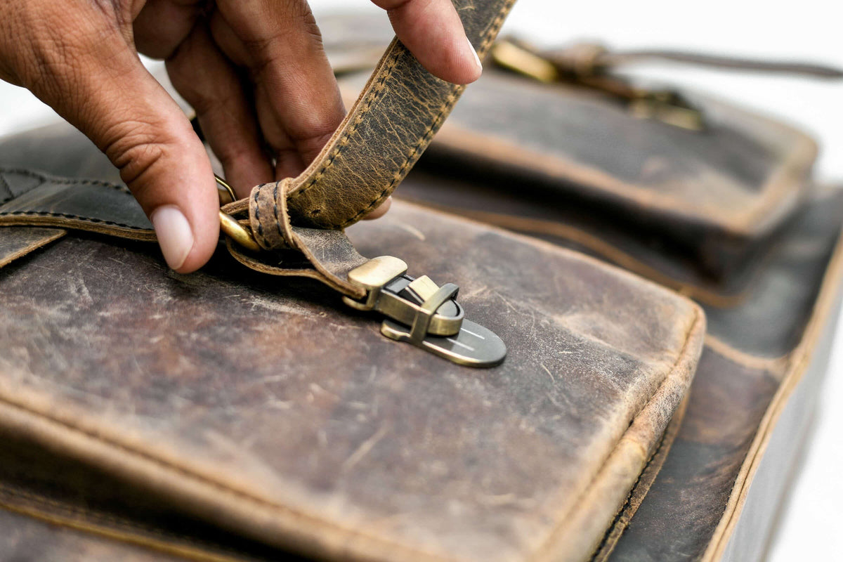 Classy Leather Bags The Indiana Jones - AVBL MRKT (7)
