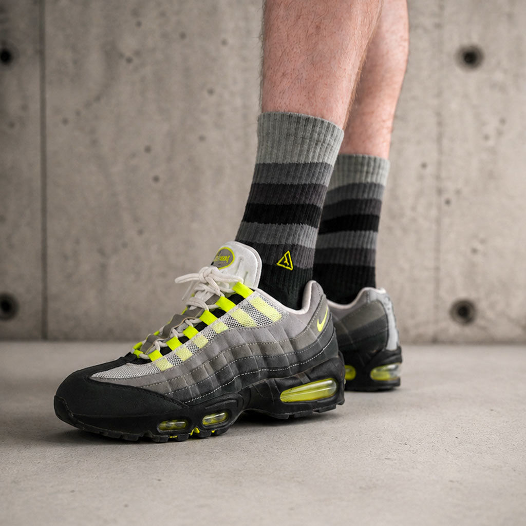 APTHCRY SNKR Socks - AM 95 Neon - AVBL MRKT (2)
