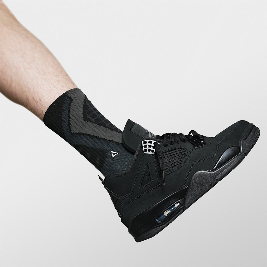APTHCRY SNKR Socks - Black Cat IV - AVBL MRKT (1)