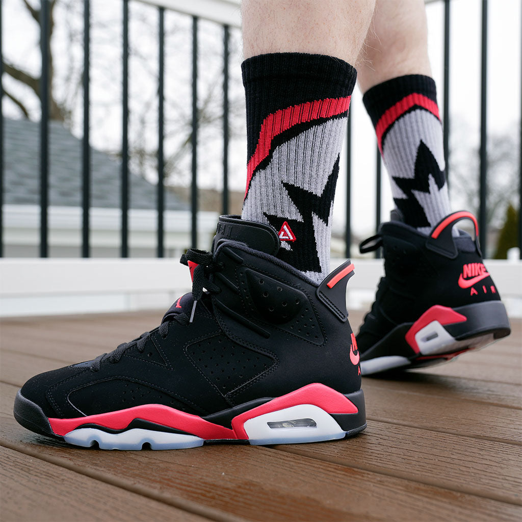 APTHCRY SNKR Socks - Black Infrared 6 - AVBL MRKT (3)