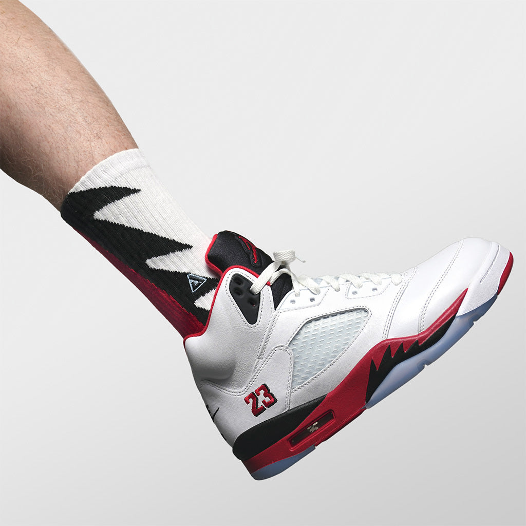 APTHCRY SNKR Socks - Fire Red 5 - AVBL MRKT (1)