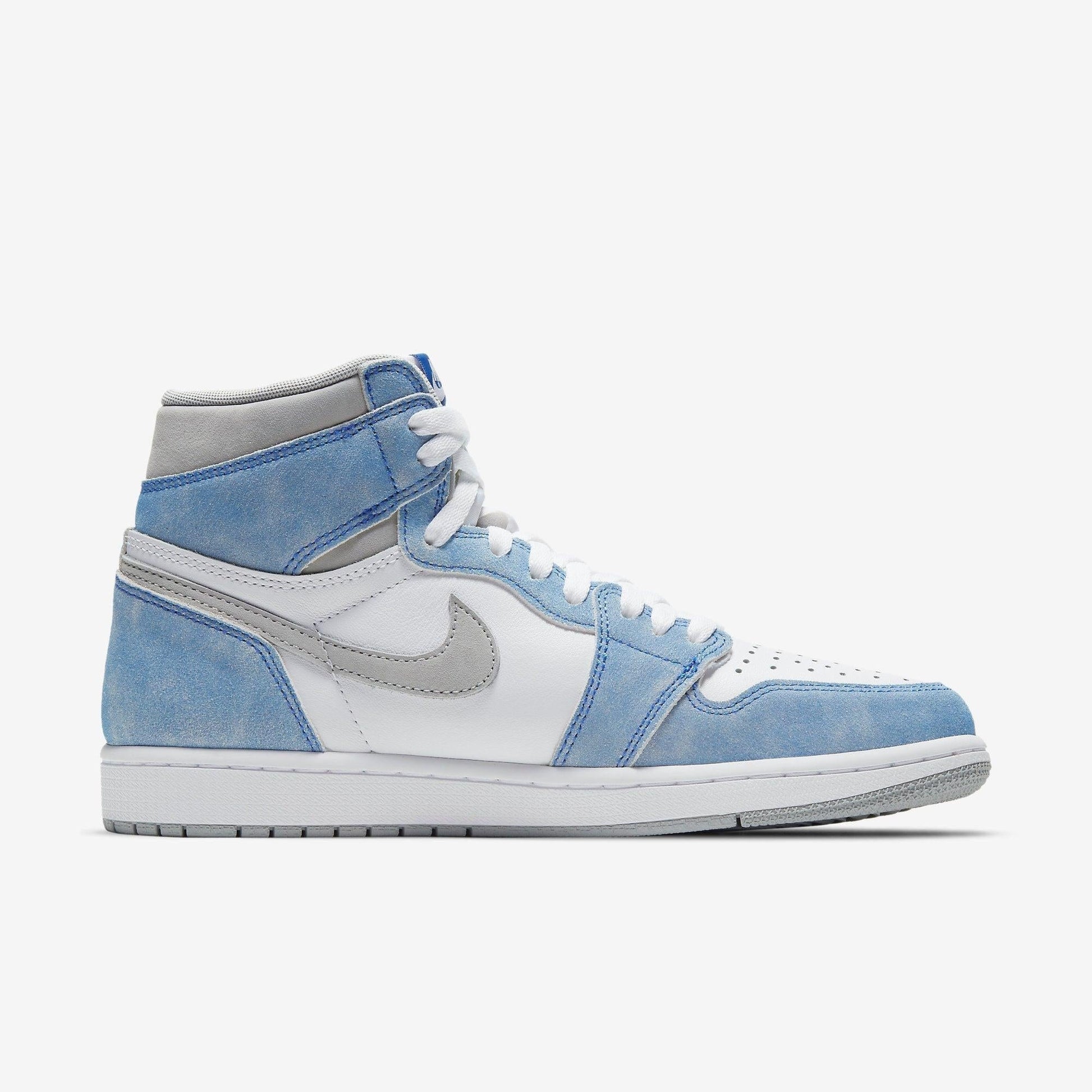 Air Jordan 1 Retro High OG 'Hyper Royal' (2021) [555088-402] Athletic Basketball Sports Sneakers in Hyper Royal / White for Unisex Adult Mens - AVBL MRKT (4)