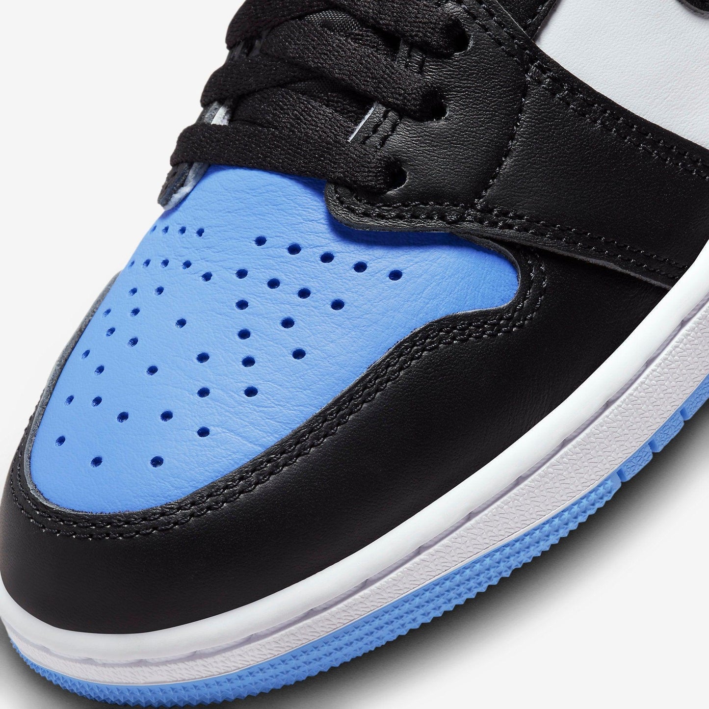 Air Jordan 1 Retro High OG 'UNC / University Blue Toe' (2023) [DZ5485-400] Athletic Basketball Sports Sneakers in University Blue / Black - White for Unisex Adult Mens - AVBL MRKT (7)