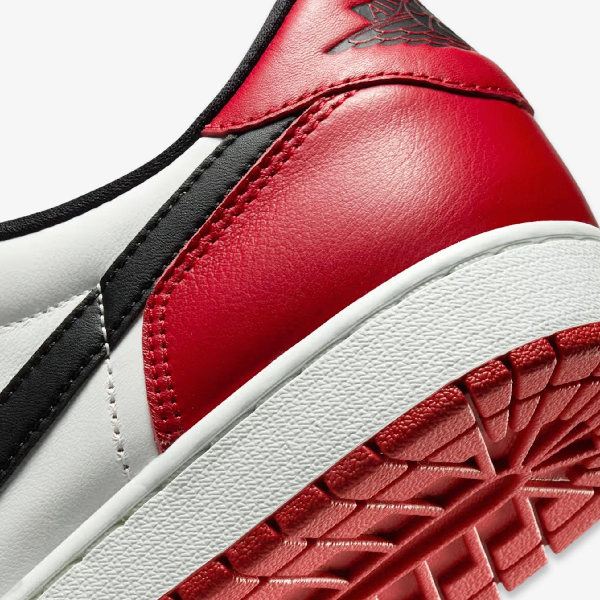 Air Jordan 1 Retro Low OG 'Chicago' (2025) [HQ6998-600] Athletic Basketball Sports Sneakers in Varsity Red / Black - Summit White for Unisex Adult Mens - AVBL MRKT (8)