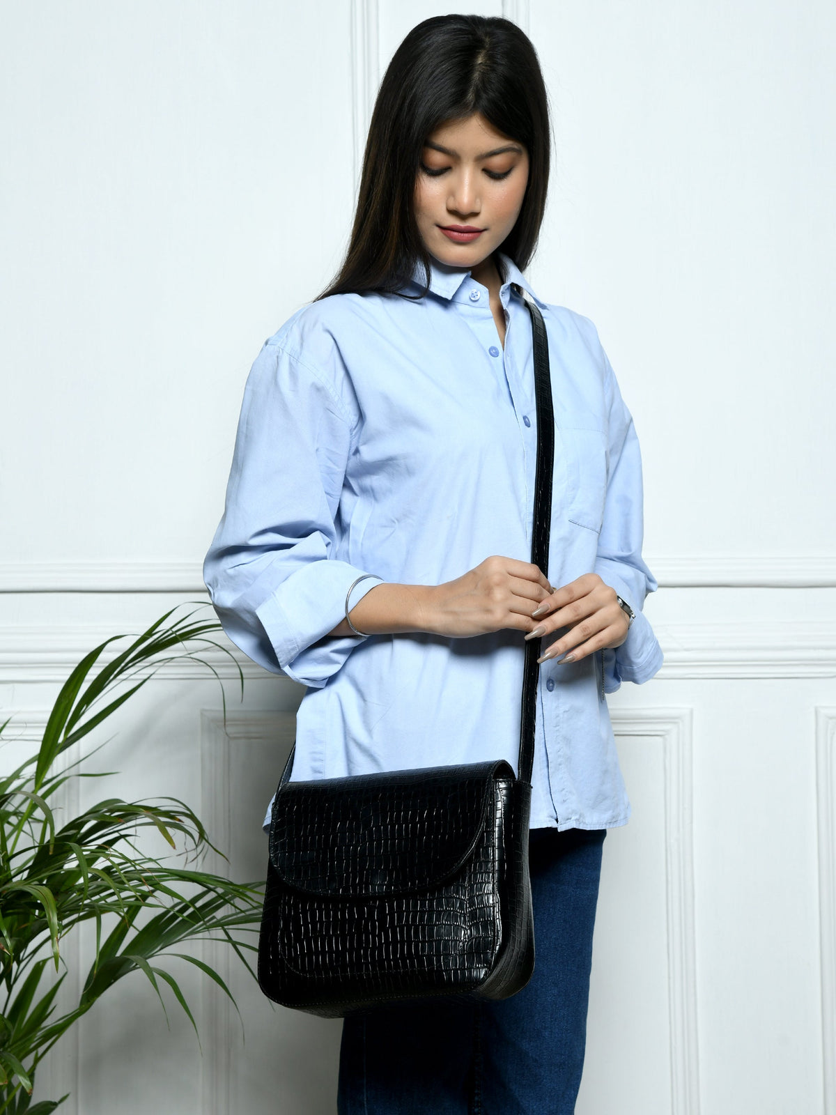 Classy Leather Bags Diva Black Croco Sling Bag - AVBL MRKT (8)