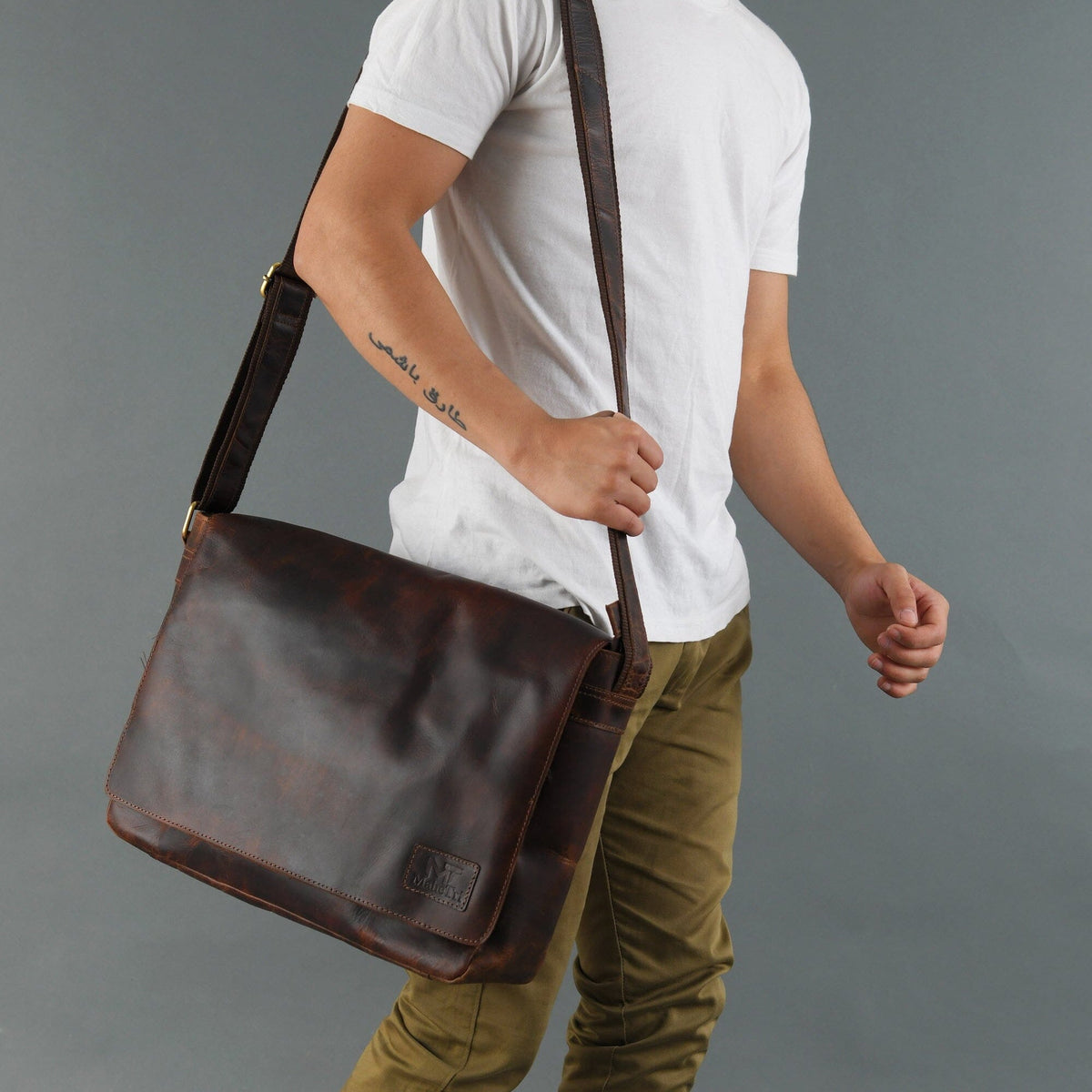Classy Leather Bags Kayden Messenger Bag - AVBL MRKT (1)