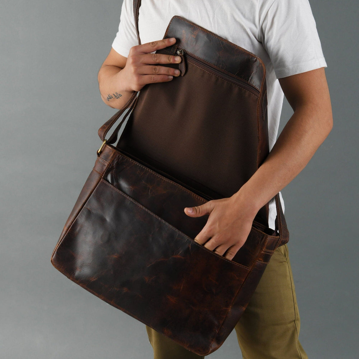 Classy Leather Bags Kayden Messenger Bag - AVBL MRKT (10)