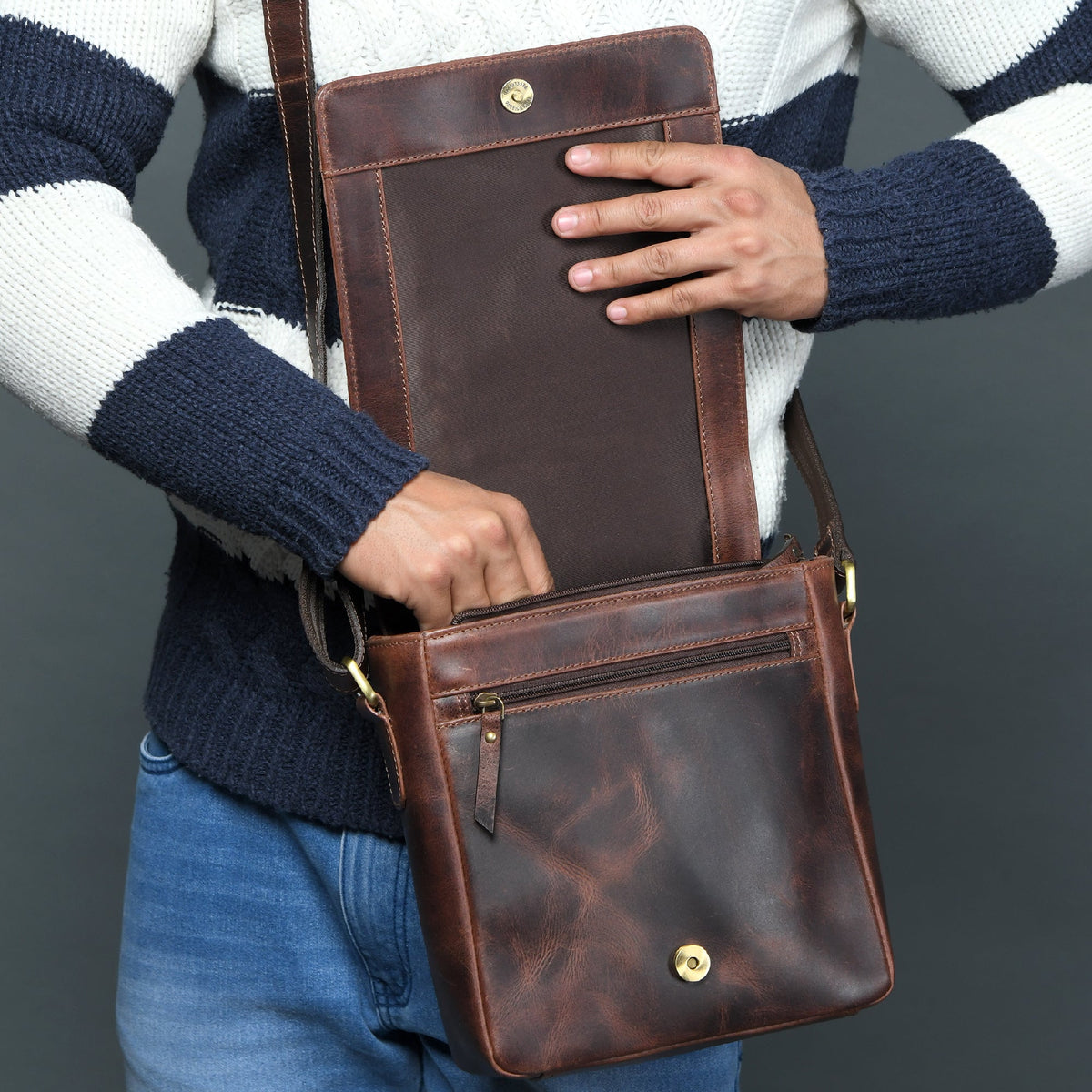 Classy Leather Bags The Barton Crossbody - AVBL MRKT (4)