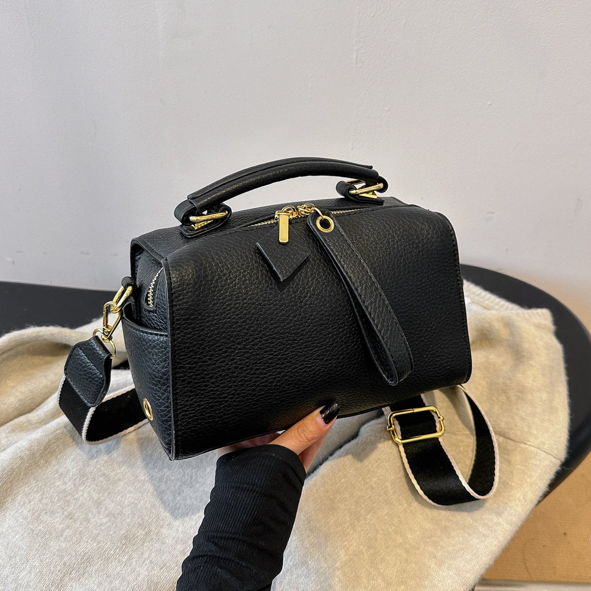 Classy Leather Bags The Camden Mini Barrel Bag - AVBL MRKT (4)