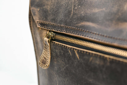Classy Leather Bags The Indiana Jones - AVBL MRKT (4)
