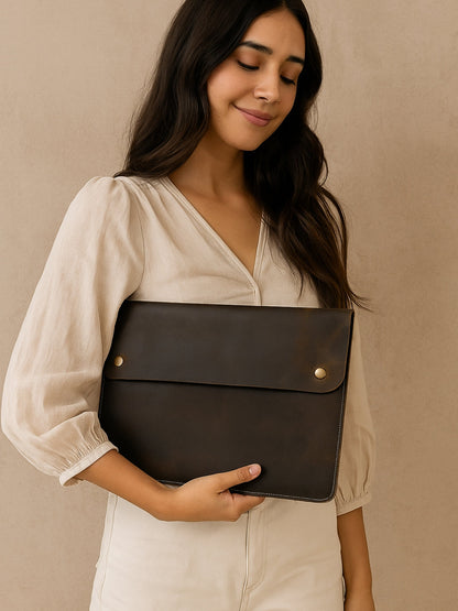 Classy Leather Bags The MacBook Folio - AVBL MRKT (3)
