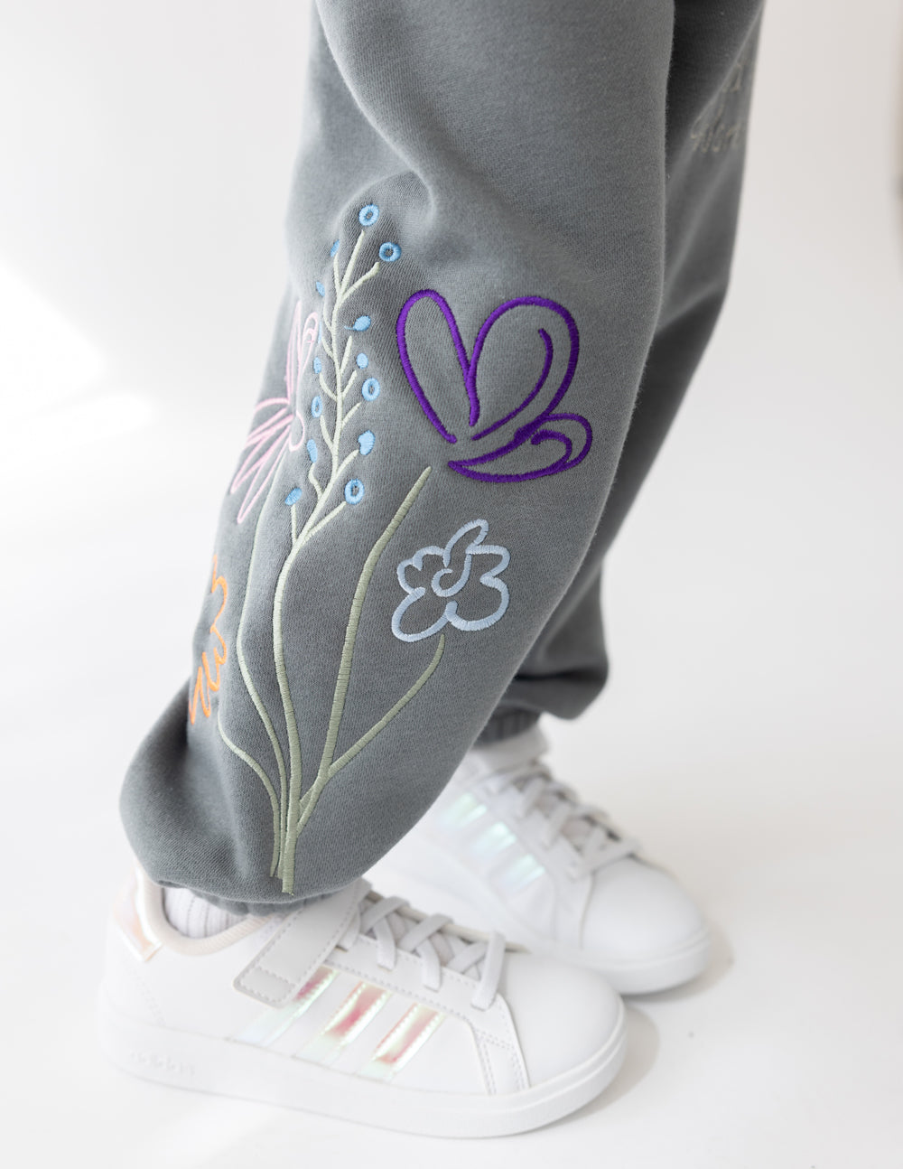 Elevated Faith God's Still Working Kids Sweatpant - AVBL MRKT (6)