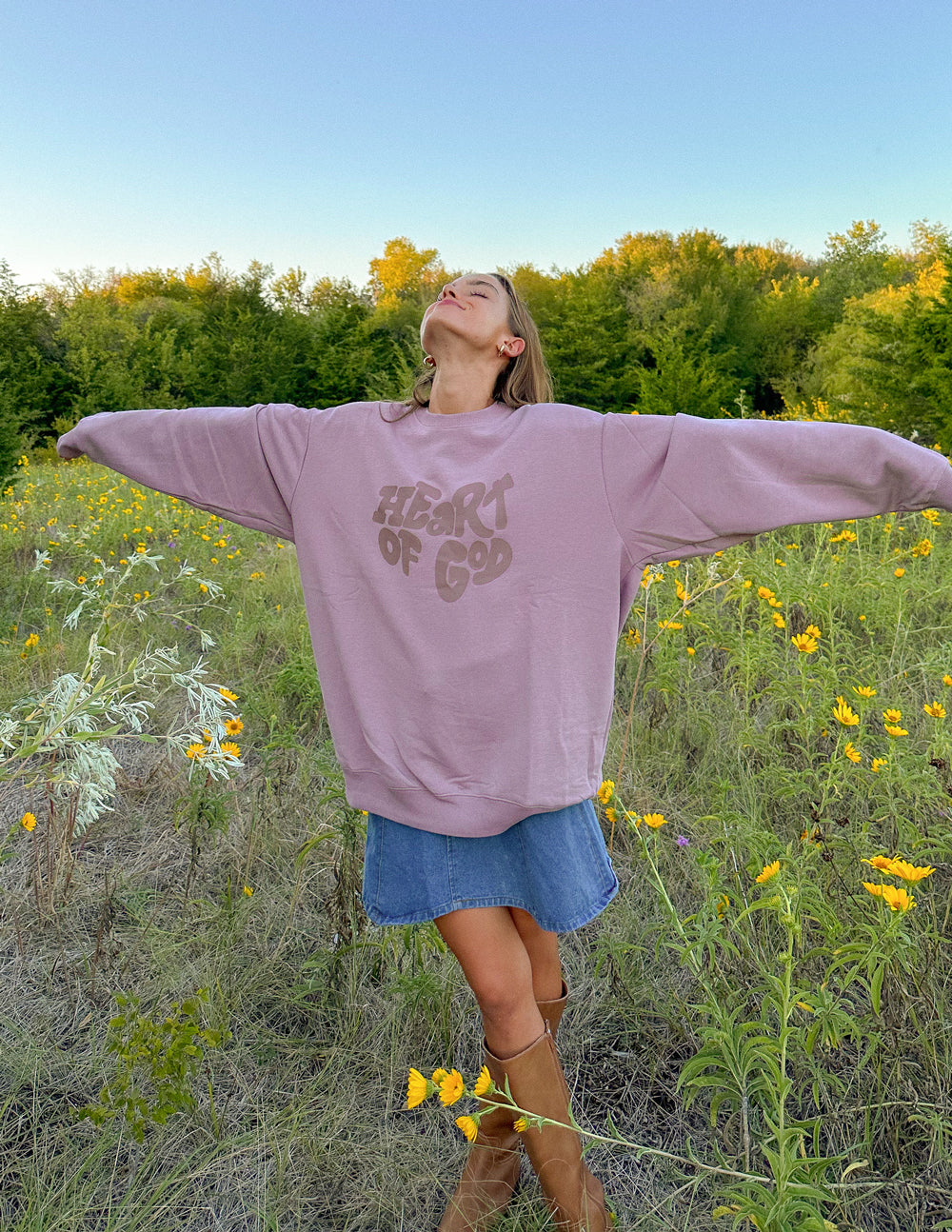Elevated Faith Heart of God Unisex Crewneck - AVBL MRKT (8)