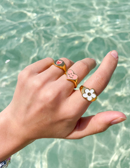 Elevated Faith White Smiley Flower Ring - AVBL MRKT (3)