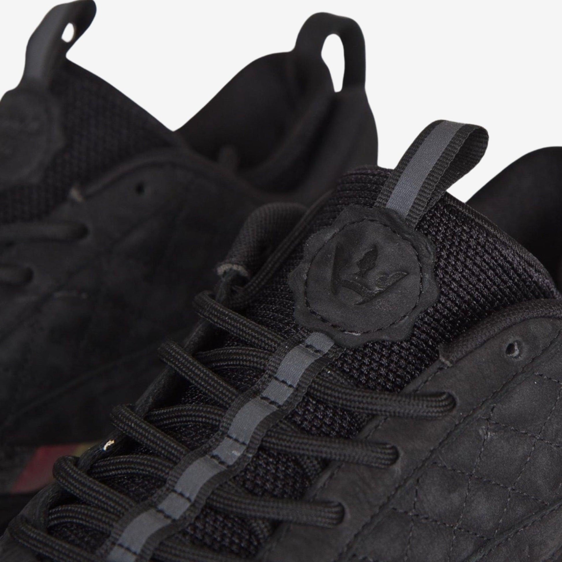 Puma x Kith x Ronnie Fieg x Highsnobiety R698 'A Tale of Two Cities' (2015) [360323-01] Athletic Casual Fashion Running Sports Sneakers in Black / Red for Unisex Adult Mens - AVBL MRKT (7)