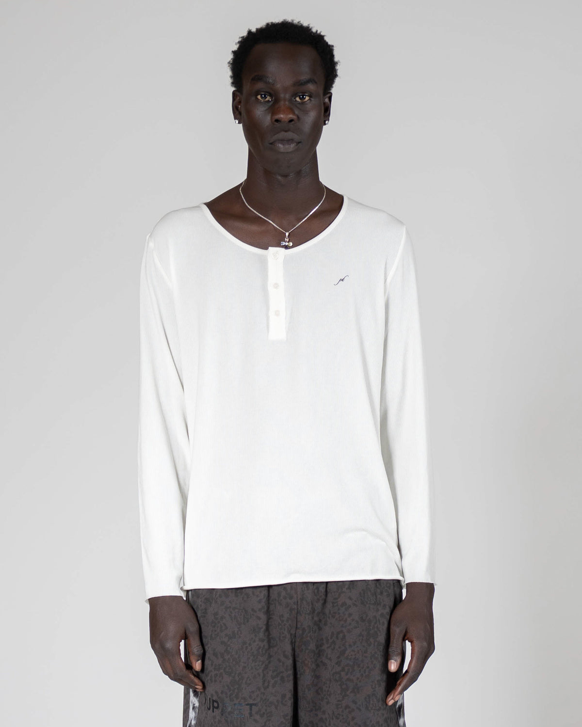 Puppet-Theater Delicate Wide Neck Henley - AVBL MRKT (3)