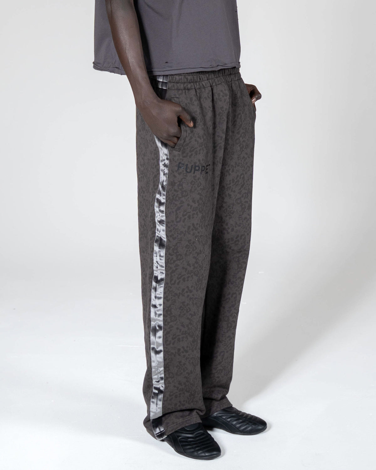Puppet-Theater Punk Wash Sweatpants - AVBL MRKT (3)
