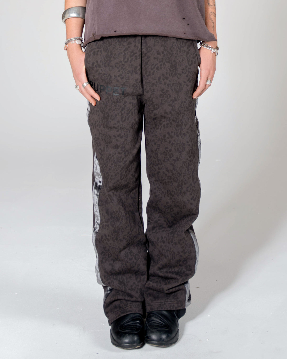 Puppet-Theater Punk Wash Sweatpants - AVBL MRKT (4)