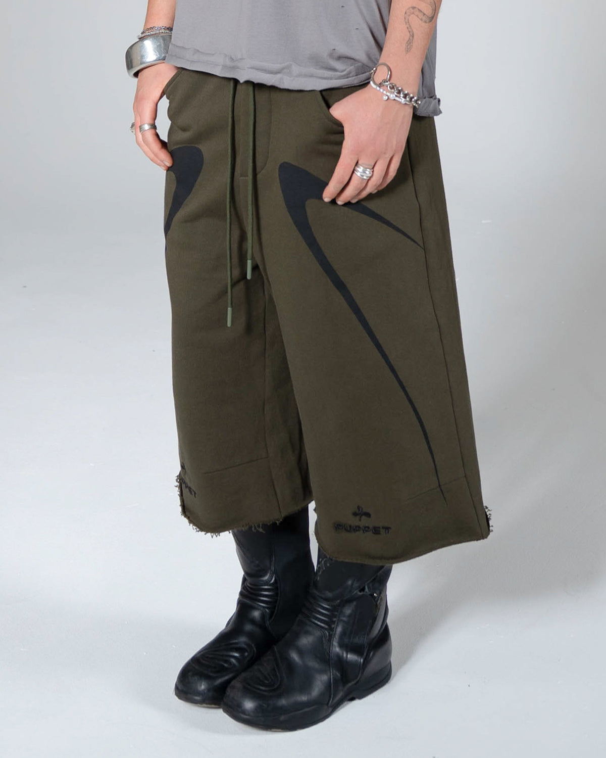 Puppet-Theater Speed Shorts in Leaf - AVBL MRKT (6)
