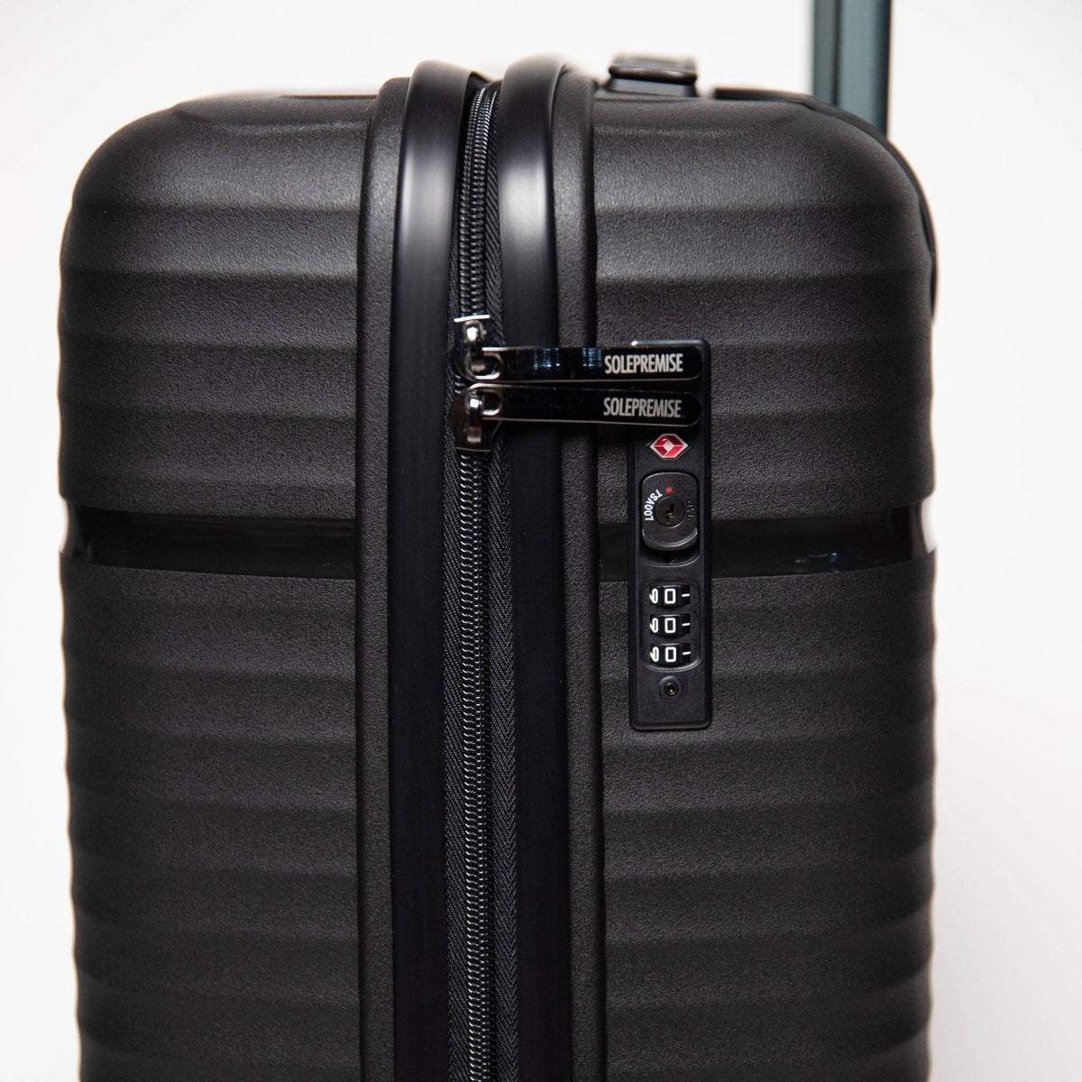 Sole Premise 20-inch Black Carry-On Hardcase Roller Luggage - AVBL MRKT (5)