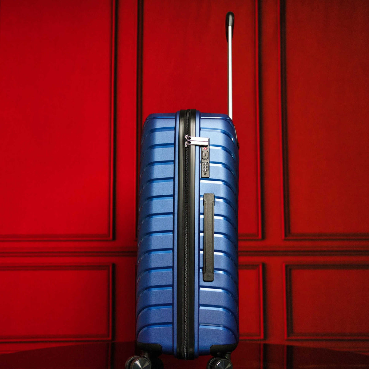 Sole Premise 20-inch Blue Carry-On Hardcase Roller Luggage - AVBL MRKT (4)