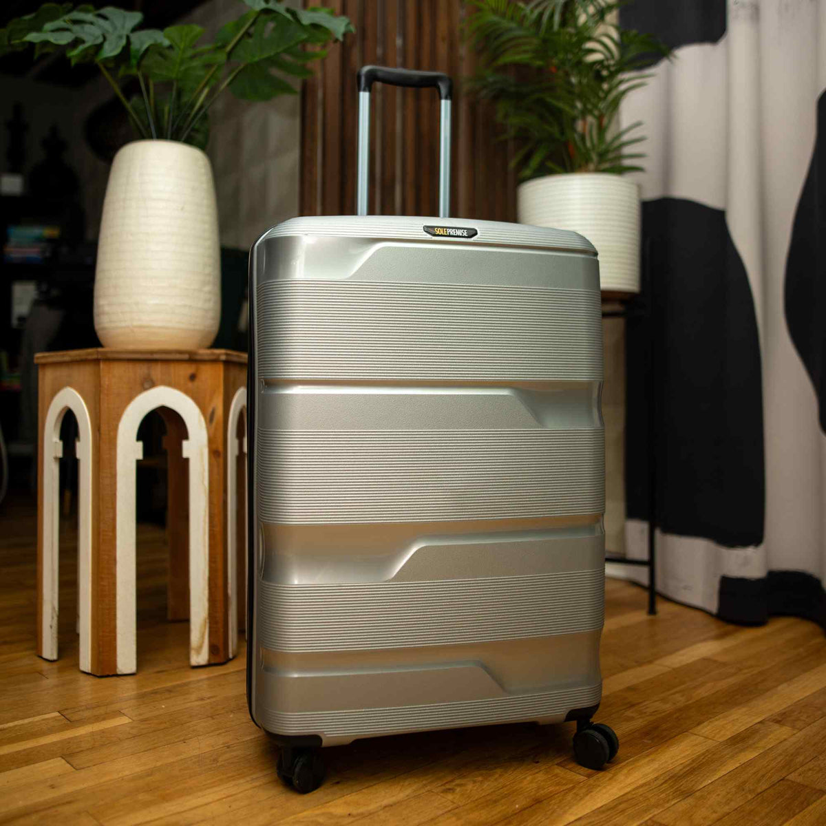 Sole Premise 20-inch Silver Carry-On Hardcase Roller Luggage - AVBL MRKT (6)