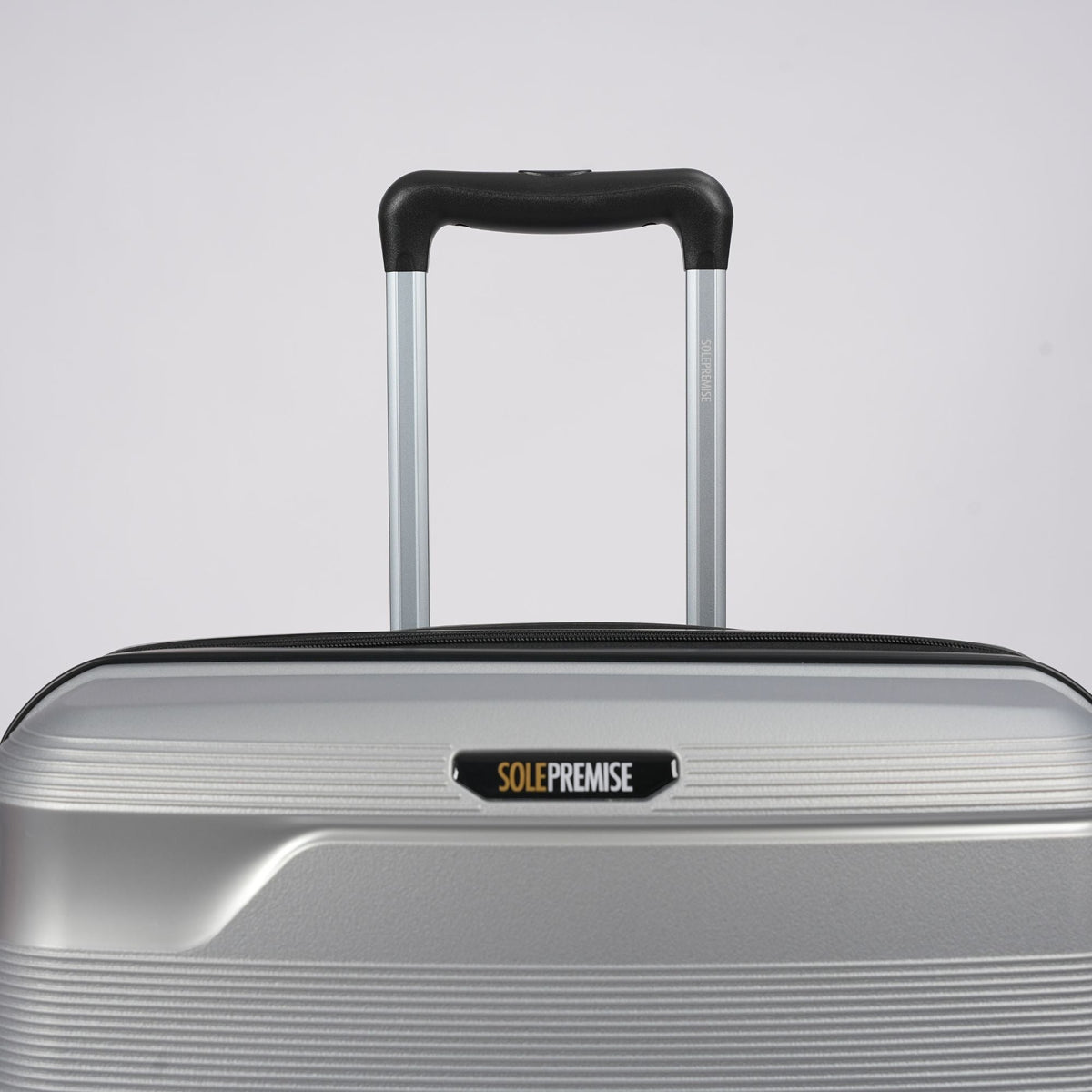Sole Premise 24-inch Silver Hardcase Roller Luggage - AVBL MRKT (8)