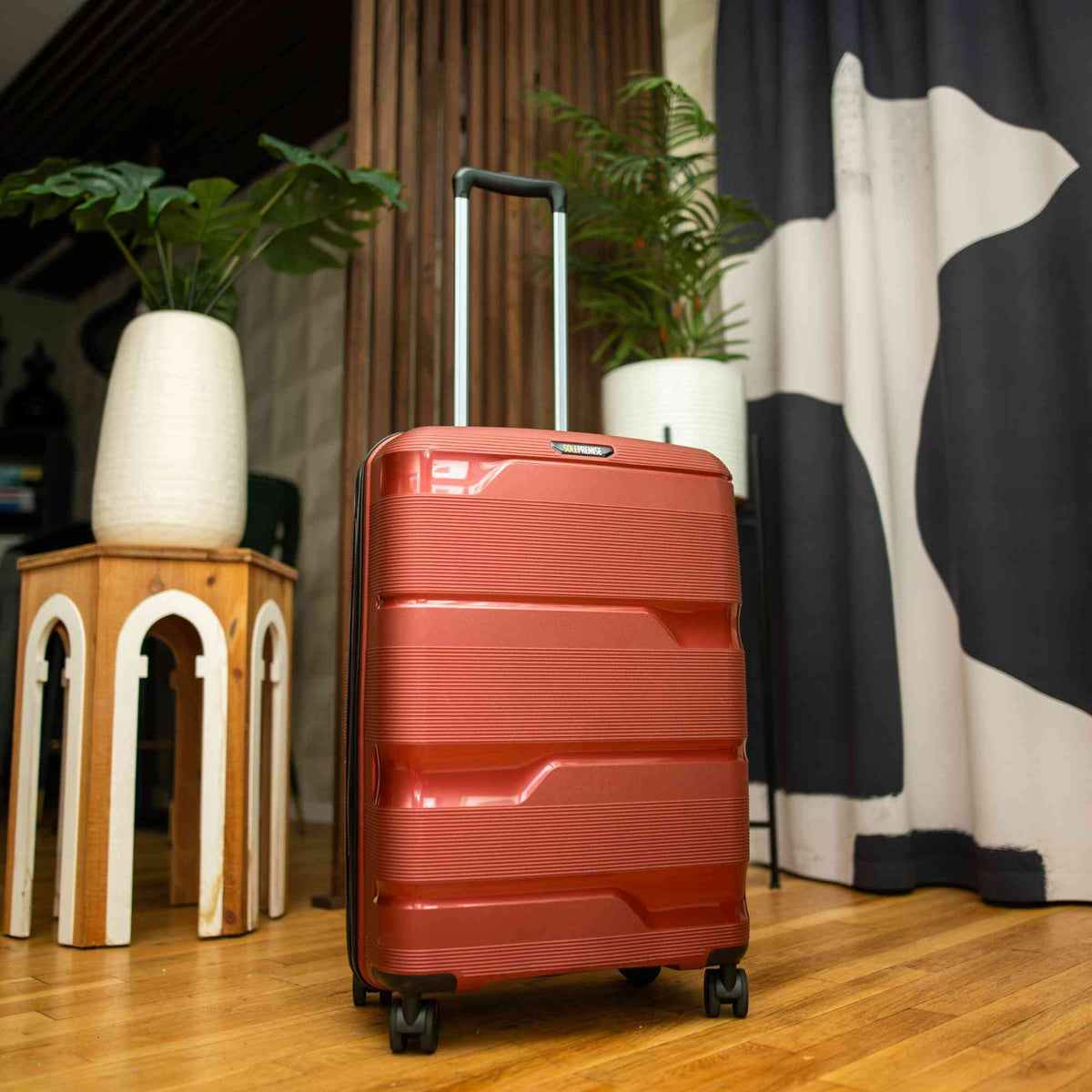Sole Premise 28-inch Red Hardcase Roller Luggage - AVBL MRKT (2)